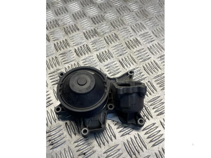Gebruikte Waterpomp BMW 5 serie (G30) 530d xDrive 3.0 TwinPower Turbo 24V Prijs € 50,00 Margeregeling aangeboden door EU Engines & Parts BV