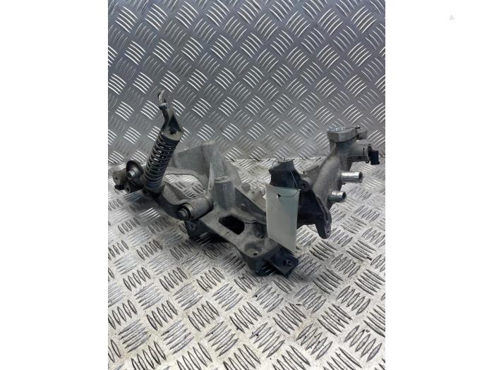 Gebruikte Dynamosteun onder Mercedes B (W246/W242) 2.1 B-200 CDI BlueEFFICIENCY, B-200d 16V Prijs € 50,00 Margeregeling aangeboden door EU Engines & Parts BV
