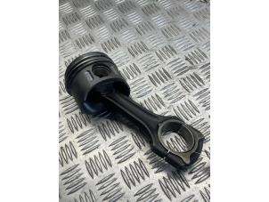 Gebruikte Zuiger Mercedes Sprinter 3t (903) 311 CDI 16V Prijs € 60,00 Margeregeling aangeboden door EU Engines & Parts BV