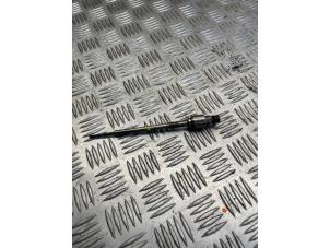 Gebruikte Gloeikaars Landrover Range Rover Sport (LW) 3.0 TDV6 Prijs € 30,00 Margeregeling aangeboden door EU Engines & Parts BV