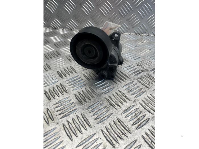 Gebruikte Spanrol Multiriem Mercedes E (VF211) 2.2 E-220 CDI 16V Prijs € 25,00 Margeregeling aangeboden door EU Engines & Parts BV