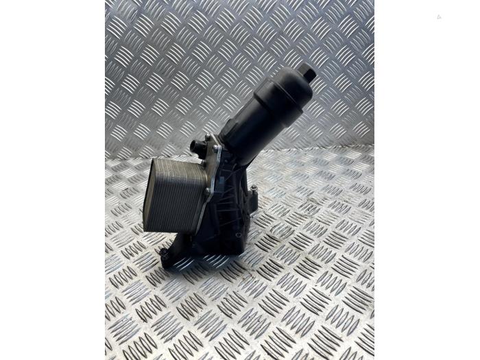 Gebruikte Oliefilterhuis BMW 5 serie Touring (F11) 520d 16V Prijs € 100,00 Margeregeling aangeboden door EU Engines & Parts BV