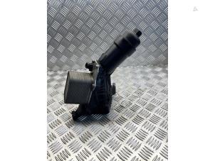 Gebruikte Oliefilterhuis BMW 5 serie Touring (F11) 520d 16V Prijs € 100,00 Margeregeling aangeboden door EU Engines & Parts BV