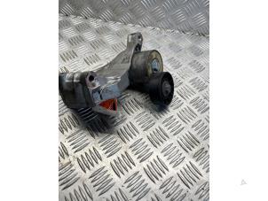 Gebruikte Dynamosteun boven Iveco New Daily VI 35C17, 35S17, 40C17, 50C17, 65C17, 70C17 Prijs € 75,00 Margeregeling aangeboden door EU Engines & Parts BV