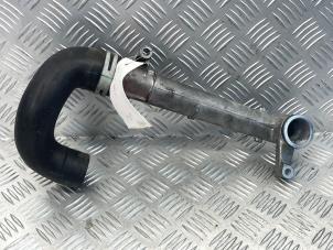 Gebruikte Waterpijp Mercedes C (W205) C-180 1.6 16V Prijs € 40,00 Margeregeling aangeboden door EU Engines & Parts BV