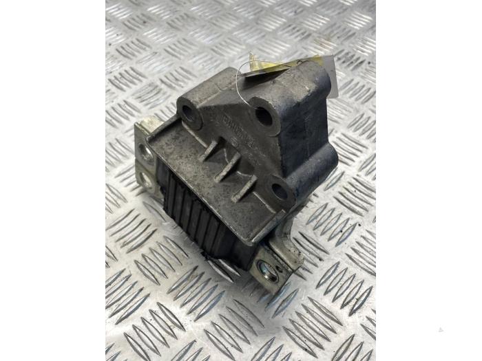 Gebruikte Motorsteun Ford Transit Custom 2.2 TDCi 16V FWD Prijs € 25,00 Margeregeling aangeboden door EU Engines & Parts BV