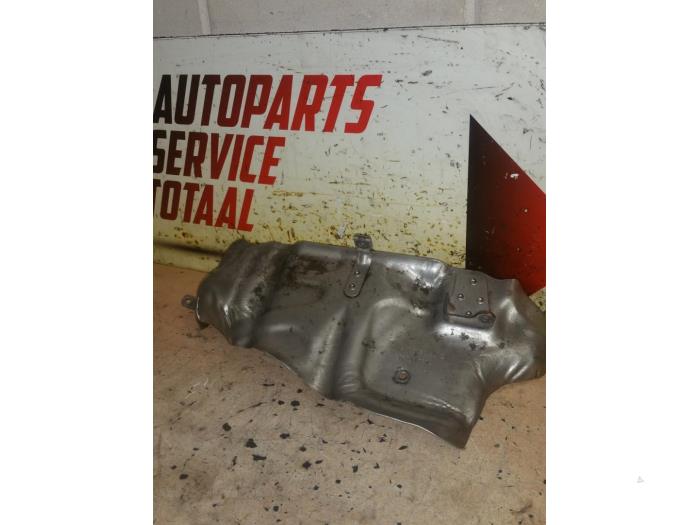 Gebruikte Hitteschild uitlaat Mercedes C (W204) 1.6 C-180K 16V BlueEfficiency Prijs € 30,00 Margeregeling aangeboden door EU Engines & Parts BV