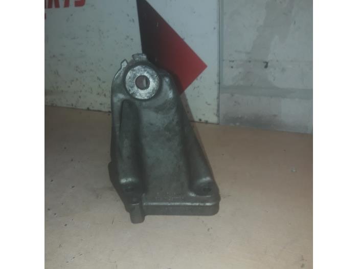 Gebruikte Motorsteun Mercedes S (W221) 3.0 S-350 BlueTec 24V Prijs € 35,00 Margeregeling aangeboden door EU Engines & Parts BV