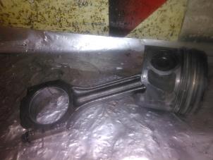 Gebruikte Zuiger Volkswagen LT II 2.5 TDi Prijs € 75,00 Margeregeling aangeboden door EU Engines & Parts BV