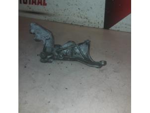 Gebruikte Steun (diversen) Mercedes E (C207) E-200 CGI 16V BlueEfficiency Prijs € 35,00 Margeregeling aangeboden door EU Engines & Parts BV