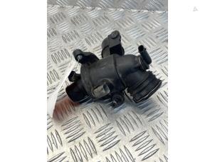 Gebruikte Thermostaathuis Mercedes C (W204) 2.2 C-220 CDI 16V BlueEFFICIENCY Prijs € 45,00 Margeregeling aangeboden door EU Engines & Parts BV