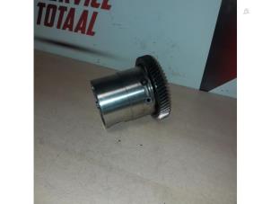 Gebruikte Oliepomp Mercedes Vito (639.6) 2.2 113 CDI 16V 4x4 Euro 5 Prijs € 50,00 Margeregeling aangeboden door EU Engines & Parts BV