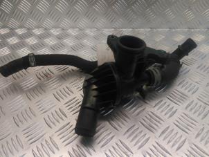 Gebruikte Thermostaathuis Ford Transit Custom 2.0 TDCi 16V Eco Blue 105 Prijs € 65,00 Margeregeling aangeboden door EU Engines & Parts BV