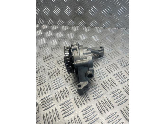 Gebruikte Oliepomp Volkswagen Transporter/Caravelle T5 2.0 TDI DRF Prijs € 50,00 Margeregeling aangeboden door EU Engines & Parts BV