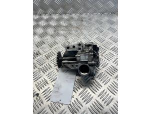 Gebruikte Oliepomp Renault Master III (EV/HV/UV/VA/VB/VD/VF/VG/VJ) 2.3 dCi 135 16V RWD Prijs € 75,00 Margeregeling aangeboden door EU Engines & Parts BV