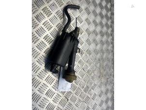 Gebruikte Olie vulpijp Renault Trafic New (EL) 1.9 dCi 82 16V Prijs € 20,00 Margeregeling aangeboden door EU Engines & Parts BV