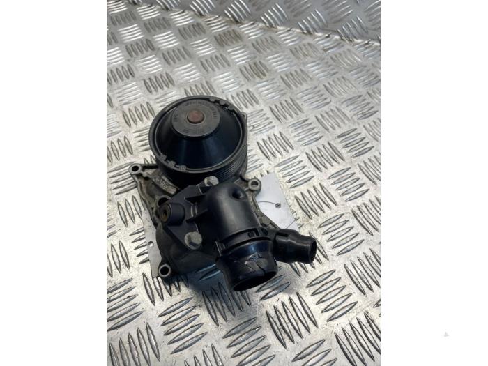 Gebruikte Waterpomp BMW X3 (E83) xDrive28i 24V Prijs € 50,00 Margeregeling aangeboden door EU Engines & Parts BV
