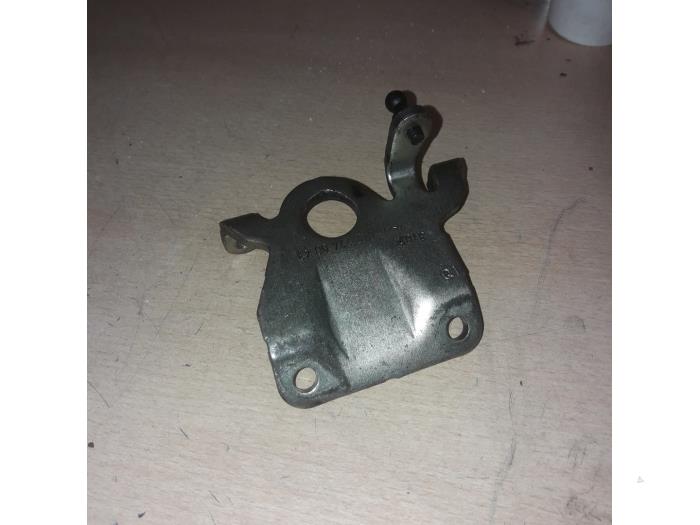 Motorsteun van een Mercedes-Benz E (W211) 3.0 E-280 CDI 24V 2007