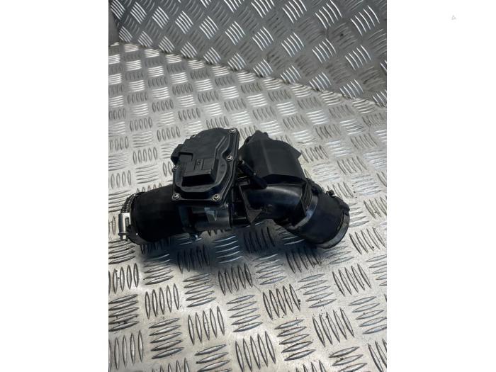 Gebruikte Gasklephuis Ford Focus 3 1.0 Ti-VCT EcoBoost 12V 125 Prijs € 60,00 Margeregeling aangeboden door EU Engines & Parts BV