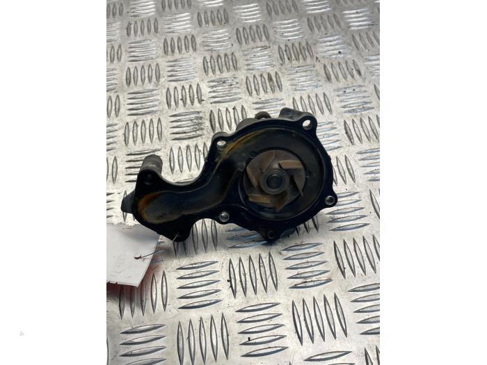 Gebruikte Waterpomp Ford Focus 3 1.0 Ti-VCT EcoBoost 12V 100 Prijs € 25,00 Margeregeling aangeboden door EU Engines & Parts BV