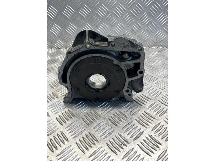 Gebruikte Oliepomp Volkswagen Crafter 2.5 TDI 30/32/35 Prijs € 50,00 Margeregeling aangeboden door EU Engines & Parts BV