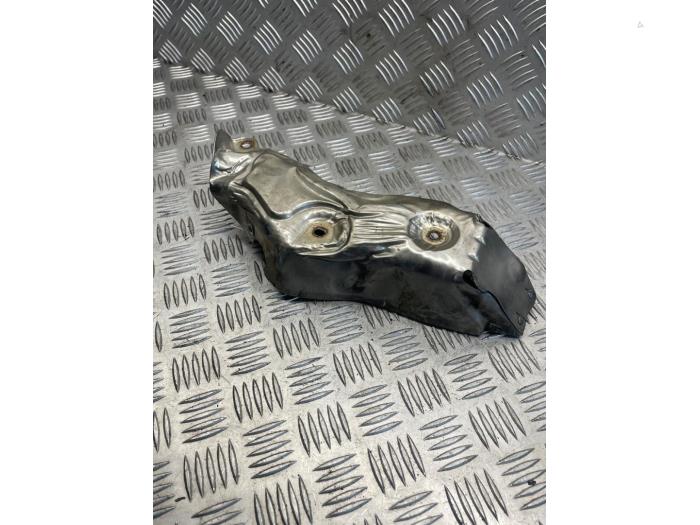 Gebruikte Hitteschild uitlaat Landrover Range Rover IV (LG) 4.4 SDV8 32V Prijs € 30,00 Margeregeling aangeboden door EU Engines & Parts BV