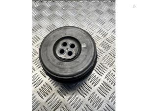 Gebruikte Krukas Poelie Mercedes E (W212) E-220 CDI 16V BlueEfficiency Prijs € 50,00 Margeregeling aangeboden door EU Engines & Parts BV