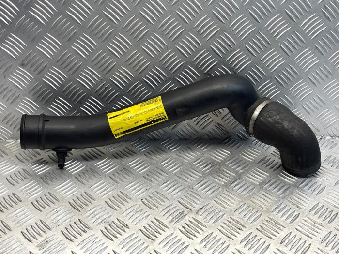 Gebruikte Intercooler Slang Mercedes C (W202) 2.2 C-200 CDI 16V Prijs € 20,00 Margeregeling aangeboden door EU Engines & Parts BV