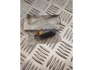 Gebruikte Motor Temperatuursensor Volkswagen Transporter/Caravelle T5 2.0 TDI DRF Prijs € 10,00 Margeregeling aangeboden door EU Engines & Parts BV