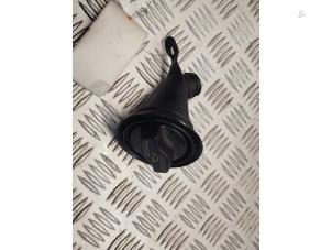 Gebruikte Olie vulpijp Audi Q7 (4LB) 3.0 TDI V6 24V Prijs € 15,00 Margeregeling aangeboden door EU Engines & Parts BV