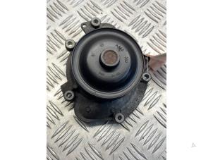 Gebruikte Waterpomp Mercedes C (W204) 3.0 C-350 CDI V6 24V Prijs € 35,00 Margeregeling aangeboden door EU Engines & Parts BV