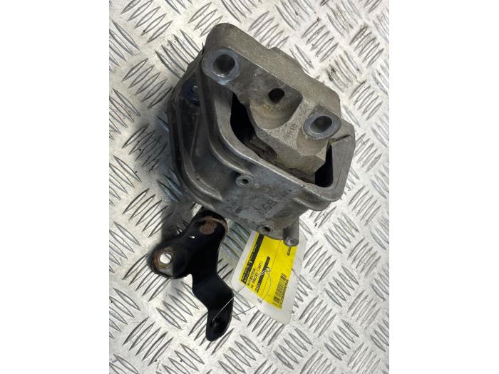 Gebruikte Motorsteun Volkswagen Passat (3C2) 2.0 TDI 140 Prijs € 25,00 Margeregeling aangeboden door EU Engines & Parts BV