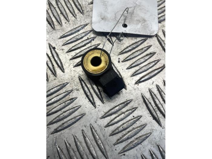 Pingelsensor van een Mercedes-Benz C (W204) 1.8 C-180 CGI 16V 2010