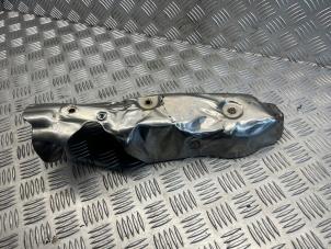 Gebruikte Hitteschild uitlaat Landrover Range Rover IV (LG) 4.4 SDV8 32V Prijs € 25,00 Margeregeling aangeboden door EU Engines & Parts BV