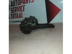 Gebruikte Oliepomp Mercedes Vito (639.6) 3.0 122 CDI V6 24V Prijs € 50,00 Margeregeling aangeboden door EU Engines & Parts BV