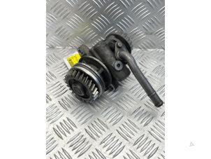 Gebruikte Stuurpomp Volkswagen Multivan T5 (7E/7HC/7HF/7HM) 2.5 Tdi Prijs € 85,00 Margeregeling aangeboden door EU Engines & Parts BV