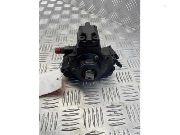 Gebruikte Brandstofpomp Mechanisch Mercedes C (W203) 2.2 C-220 CDI 16V Prijs € 125,00 Margeregeling aangeboden door EU Engines & Parts BV