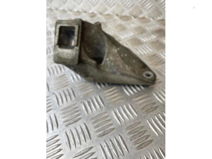 Gebruikte Motorsteun BMW 7 serie (F01/02/03/04) 750i,Li,LiS V8 32V Prijs € 45,00 Margeregeling aangeboden door EU Engines & Parts BV