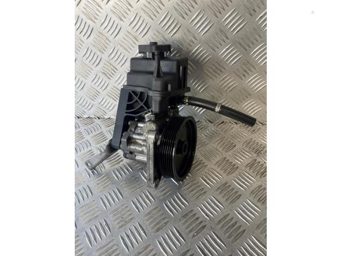 Gebruikte Pomp Servo Mercedes E (W212) E-250 CDI 16V BlueEfficiency Prijs € 100,00 Margeregeling aangeboden door EU Engines & Parts BV