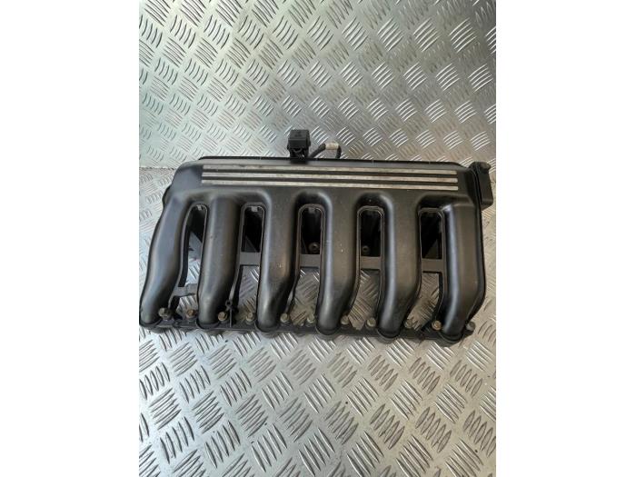 Gebruikte Spruitstuk Inlaat BMW 5 serie (E39) 530d 24V Prijs € 100,00 Margeregeling aangeboden door EU Engines & Parts BV