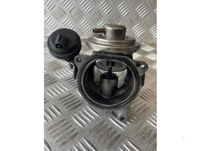 Gebruikte EGR Klep Volkswagen Transporter Prijs € 50,00 Margeregeling aangeboden door EU Engines & Parts BV