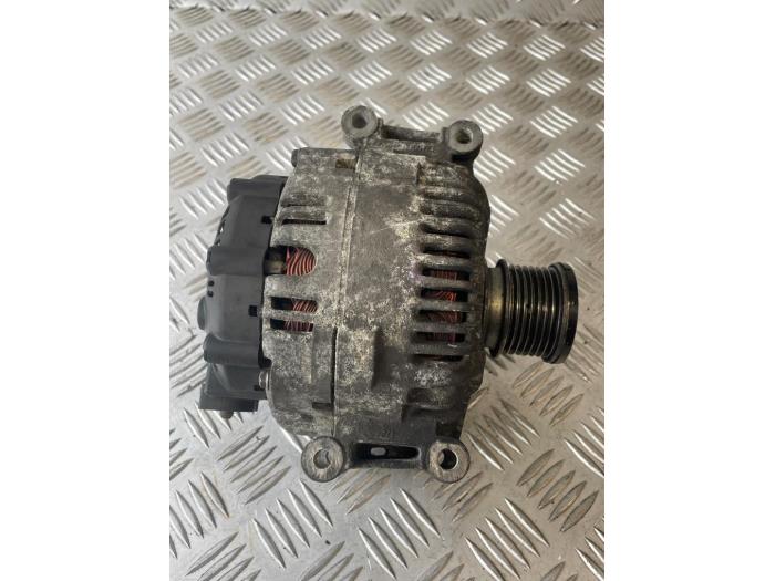 Gebruikte Dynamo Mercedes CLS (C218) 350 CDI BlueEfficiency 3.0 V6 24V Prijs € 125,00 Margeregeling aangeboden door EU Engines & Parts BV
