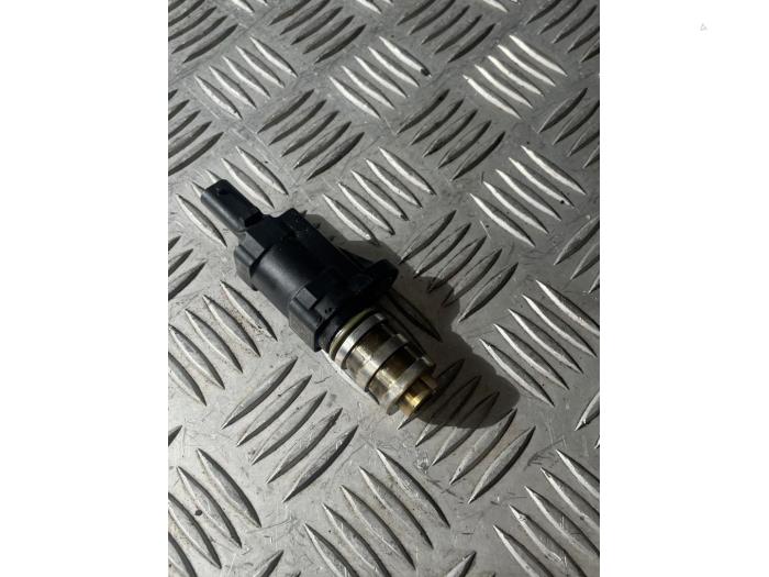 Gebruikte Nokkenas Sensor BMW X5 (F15) xDrive 40e PHEV 2.0 Prijs € 20,00 Margeregeling aangeboden door EU Engines & Parts BV