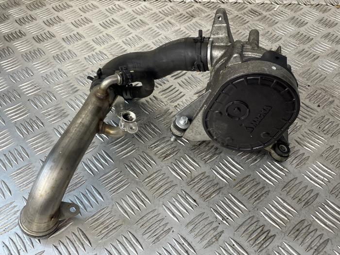 Gebruikte Waterpomp Mercedes C (W205) C-180 1.5 EQ Boost Prijs € 125,00 Margeregeling aangeboden door EU Engines & Parts BV