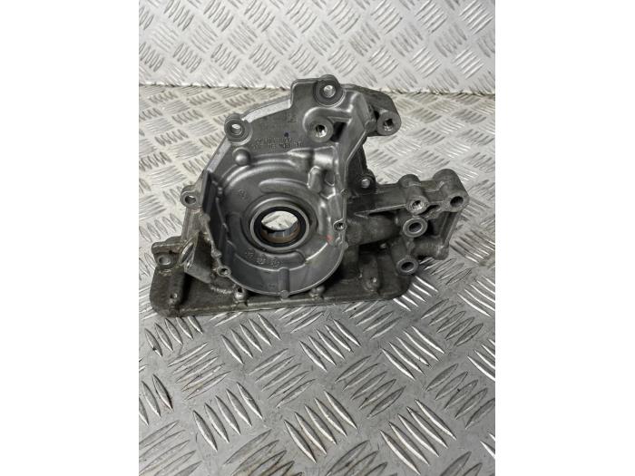 Gebruikte Oliepomp Volkswagen T-Roc I 1.5 TSI 16V Prijs € 75,00 Margeregeling aangeboden door EU Engines & Parts BV