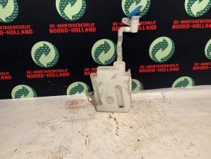 Gebruikte Ruitensproeier voor Volkswagen Golf Prijs € 15,00 Margeregeling aangeboden door Auto Demontage Vijfhuizen