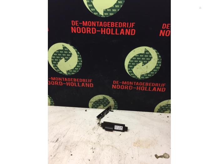 Gebruikte Alarm module Volkswagen Passat Variant 4Motion (3C5) 3.2 FSI V6 32V Prijs € 50,00 Margeregeling aangeboden door Auto Demontage Vijfhuizen