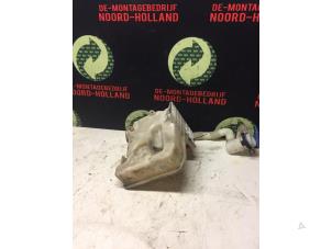 Gebruikte Ruitensproeier voor Volkswagen Golf VI (5K1) 1.4 TSI 160 16V Prijs € 25,00 Margeregeling aangeboden door Auto Demontage Vijfhuizen