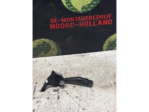 Gebruikte Pinker links Volkswagen Golf Prijs € 20,00 Margeregeling aangeboden door Auto Demontage Vijfhuizen