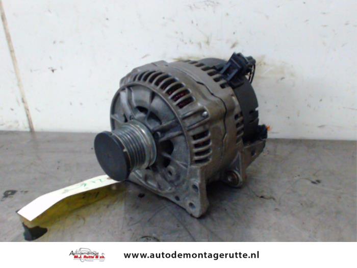 Gebruikte Dynamo Volkswagen Golf III Cabrio Restyling (1E7) 1.9 TDI Prijs op aanvraag aangeboden door DEMO Autonet Ves-1